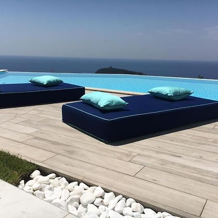 Luxury Villa Blue&Blanc Piscina A Sfioro Isola Диаманте Екстериор снимка