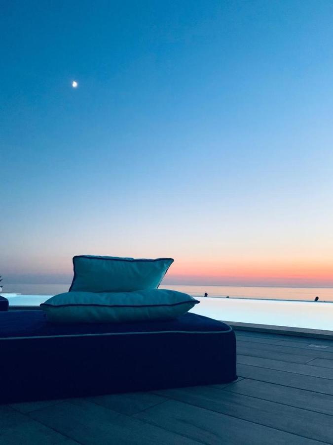 Luxury Villa Blue&Blanc Piscina A Sfioro Isola Диаманте Екстериор снимка